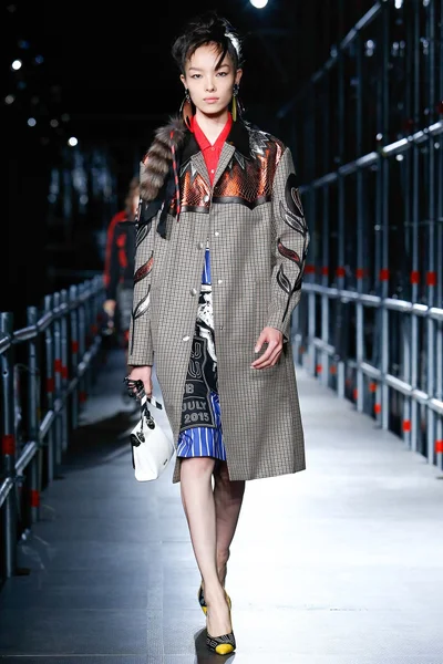 Look 19